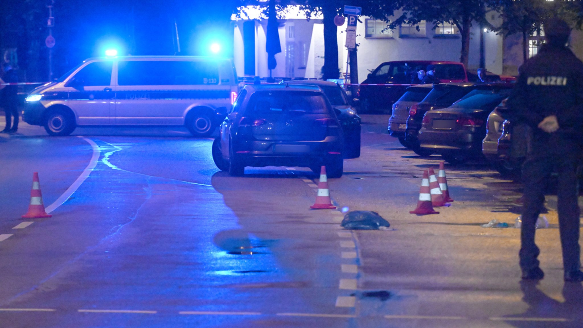 Eine Frau hat in der Nähe der Münchner Theresienwiese mit einem Messer auf mehrere Menschen eingestochen. | Bild: BR/Felix Hörhager Eine Frau hat in der Nähe der Münchner Theresienwiese mit einem Messer auf mehrere Menschen eingestochen.