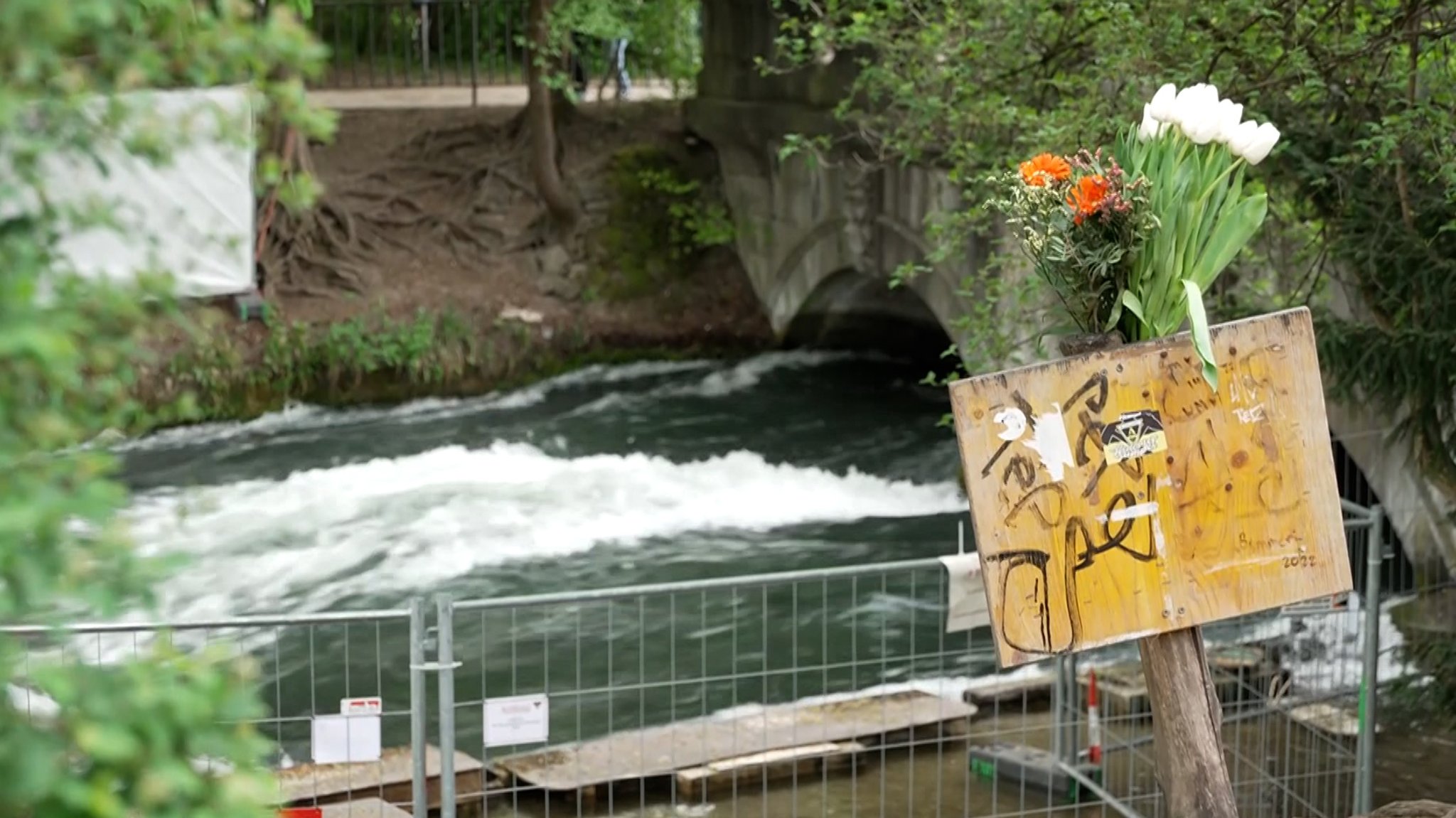 Eine Woche nach Unfall: Verunglückte Eisbach-Surferin gestorben 